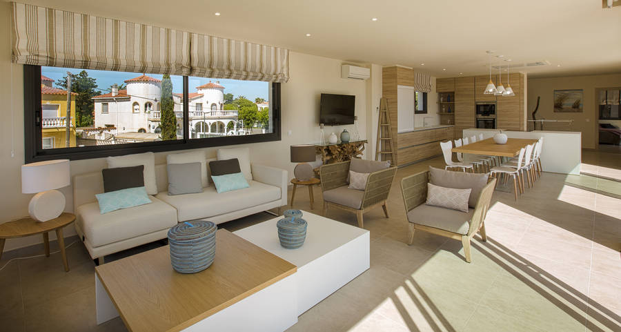 Empuriabrava, exklusives, elegantes und modernes Villa mit 28 m Liegeplatz.