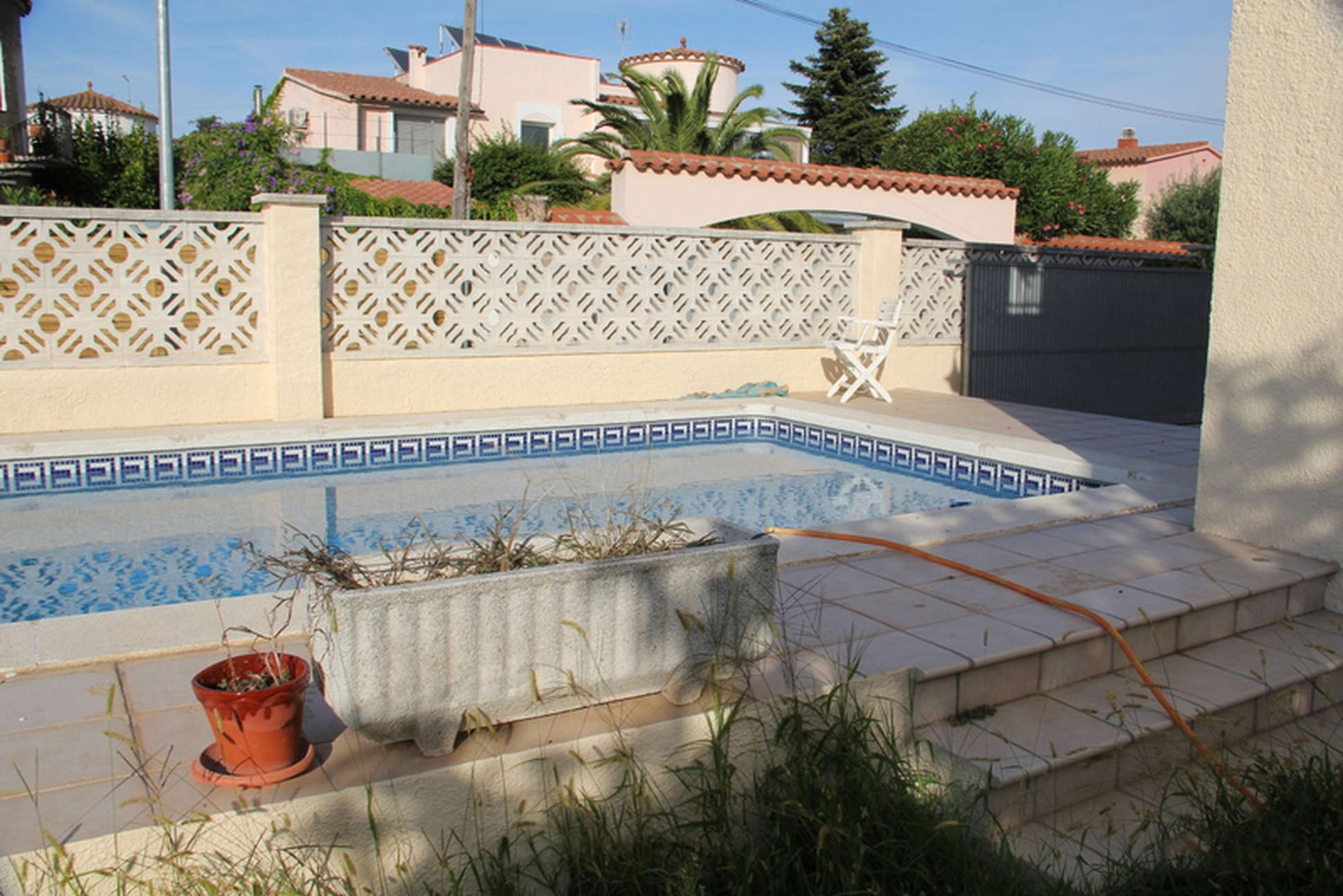 Empuriabrava, casa en venta con piscina y jardín