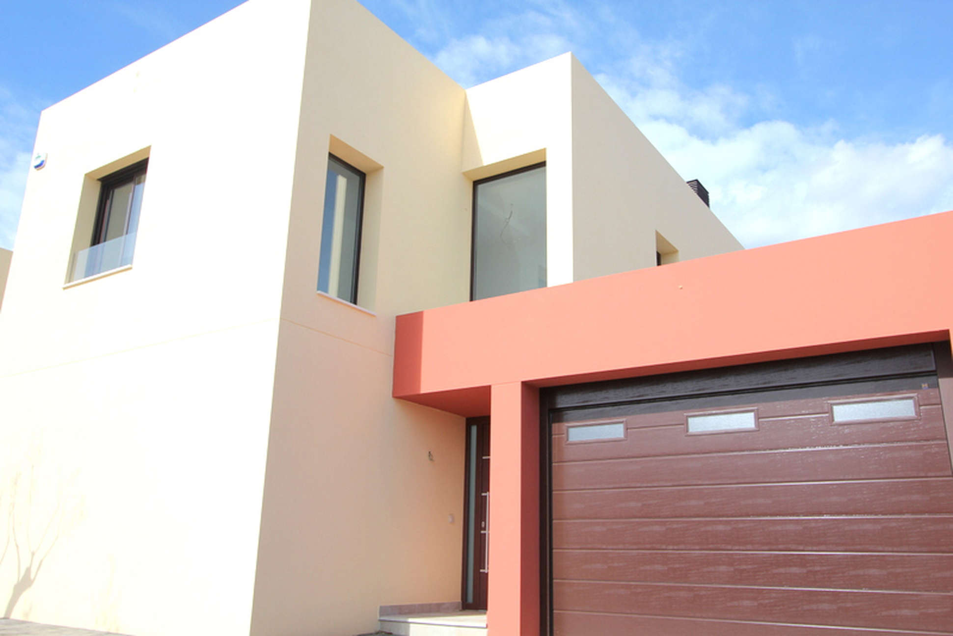 Empuriabrava, Nueva promoción de vivienda unifamiliar con piscina y garaje