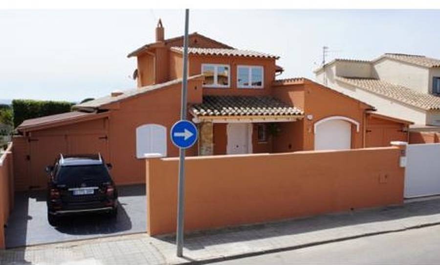 Magnificent house in the town of l'Escala