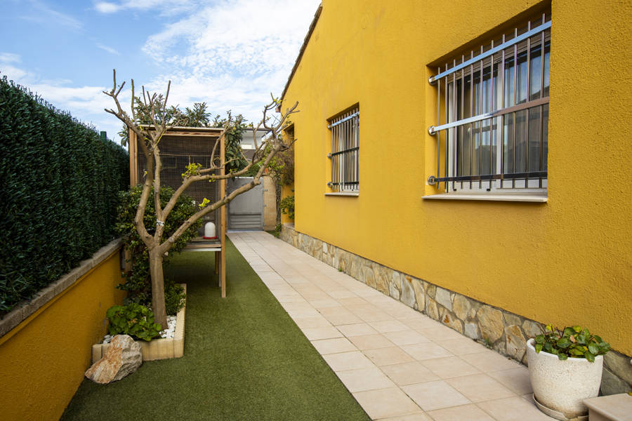 Schönes Haus in Sant Pere Pescador mit Pool und Garage