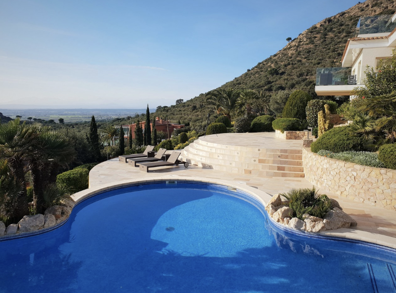 Magnífica villa con fabulosas vistas panorámicas sobre la Bahía de Roses y el Empordà