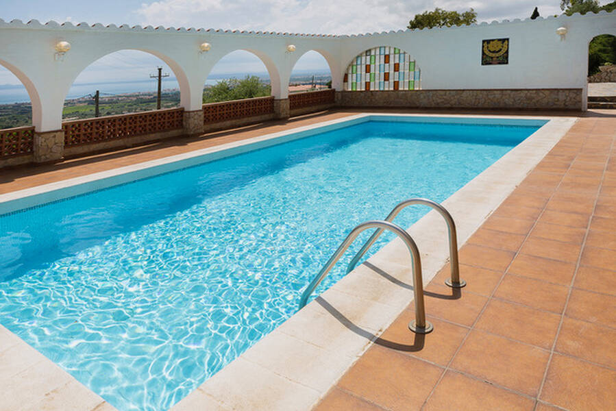 Vila moderna i espaiosa amb piscina a Mas Fumats - Roses