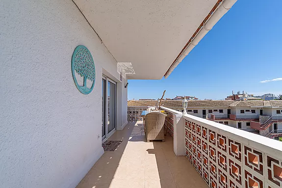 Empuriabrava, fantastic penthouse with a 97m2 solarium terrace and incredible views.