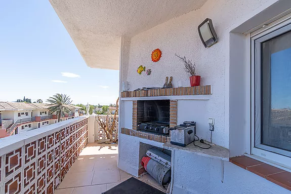 Empuriabrava, fantastic penthouse with a 97m2 solarium terrace and incredible views.