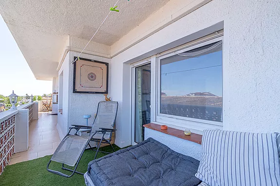 Empuriabrava, fantastic penthouse with a 97m2 solarium terrace and incredible views.