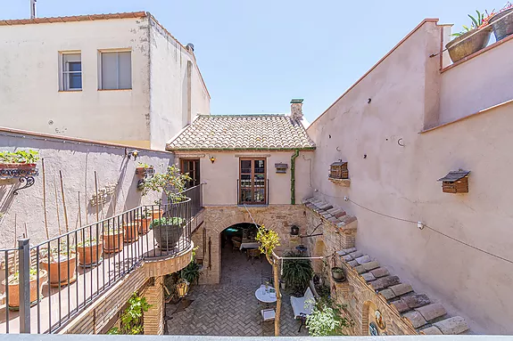 Un bijou merveilleux, dans un village médiéval de la Costa Brava.