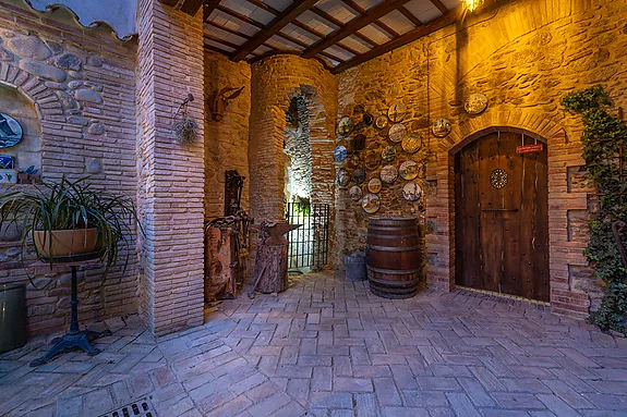 Un bijou merveilleux, dans un village médiéval de la Costa Brava.