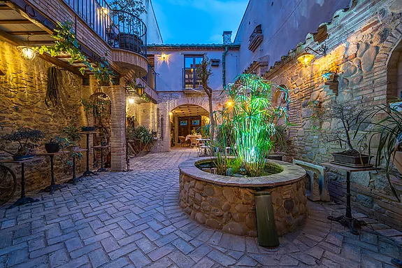 Un bijou merveilleux, dans un village médiéval de la Costa Brava.