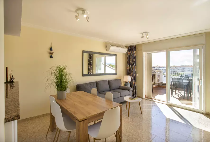 Opportunity!!! Apartment for sale with tourist license in Empuriabrava.