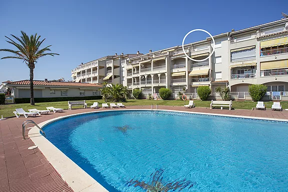 GREAT OPPORTUNITY! Fantastic apartment with tourist license and lake view.