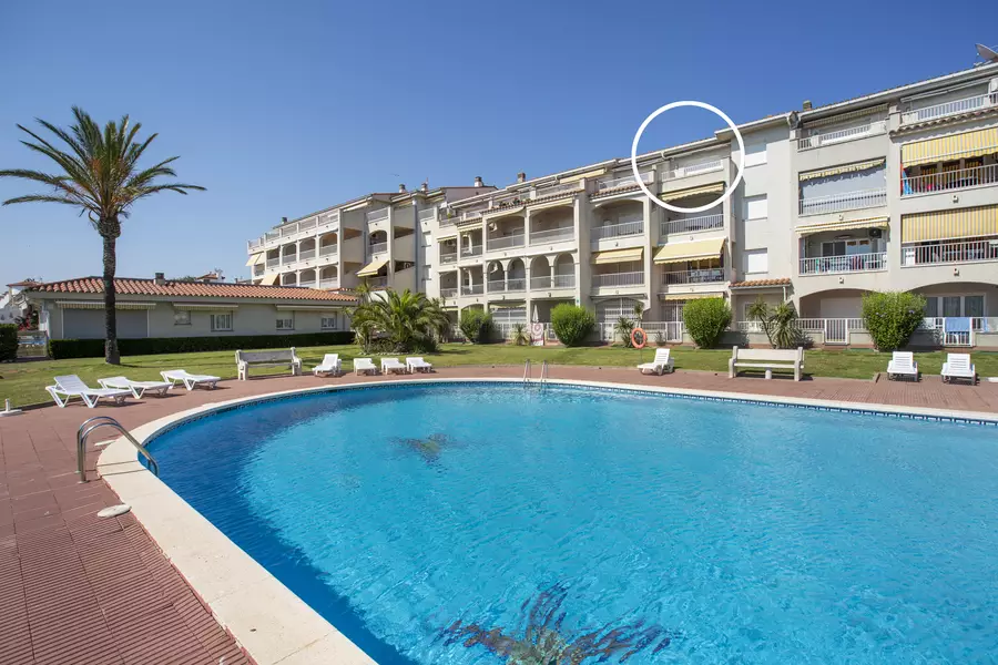 GREAT OPPORTUNITY! Fantastic apartment with tourist license and lake view.