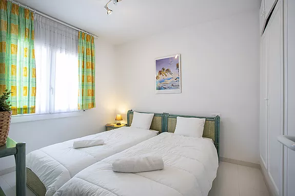 ¡OPORTUNIDAD! Fantástico apartamento con licencia turística y vista al lago.