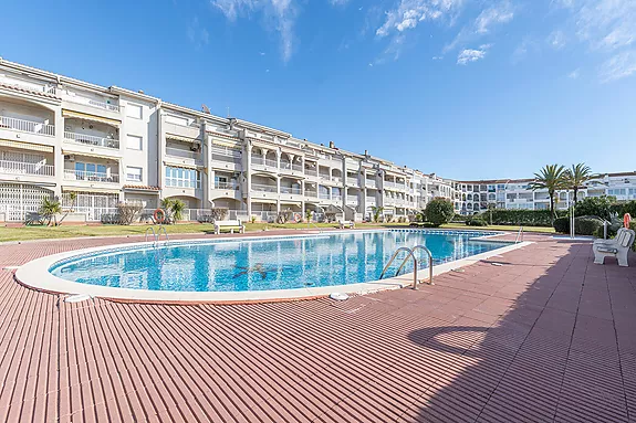 GREAT OPPORTUNITY! Fantastic apartment with tourist license and lake view.