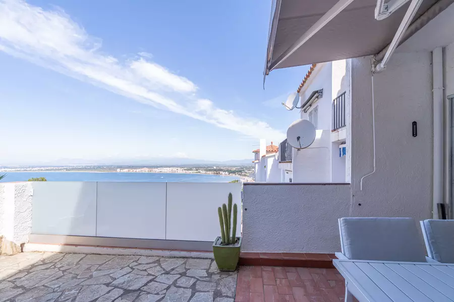 En venta Pequeña joya con impresionantes vistas de la Bahía de Roses