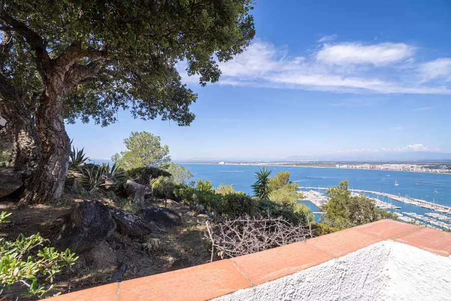 En venda petita joia amb vistes impressionants a la badia de Roses