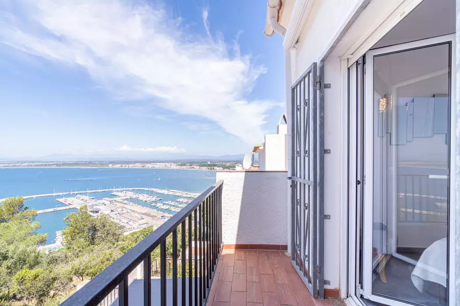 En venta Pequeña joya con impresionantes vistas de la Bahía de Roses