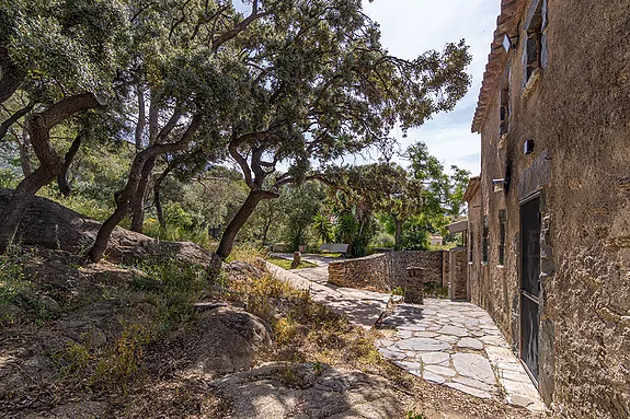 Spectacular property for sale in Palau-Saverdera.