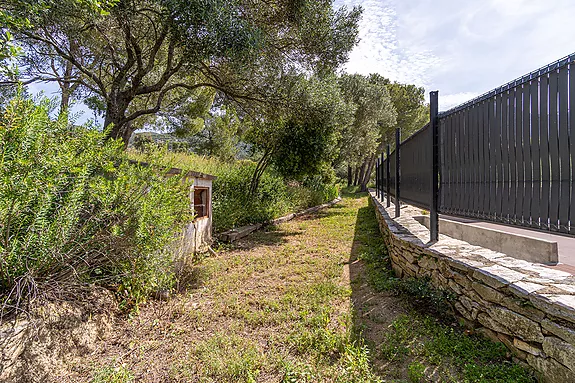 Spectacular property for sale in Palau-Saverdera.