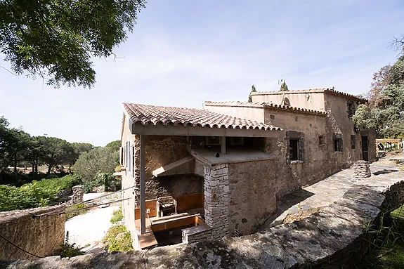 Spectacular property for sale in Palau-Saverdera.