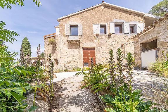 Spectacular property for sale in Palau-Saverdera.