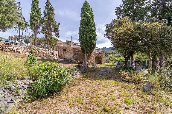 Spectacular property for sale in Palau-Saverdera.