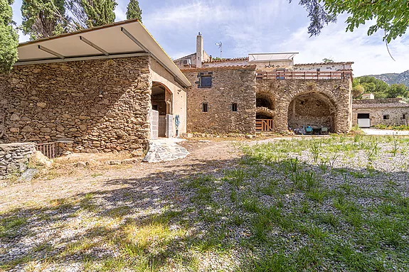 Spectacular property for sale in Palau-Saverdera.