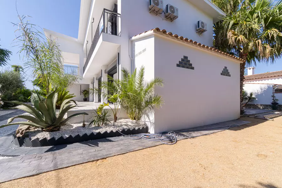 INVERSORES, Casa con 8 habitaciones, 6 baños, 2 piscinas y licencia turística.