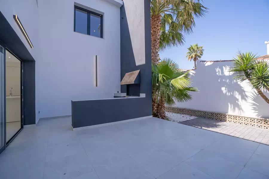 INVERSORES, Casa con 8 habitaciones, 6 baños, 2 piscinas y licencia turística.