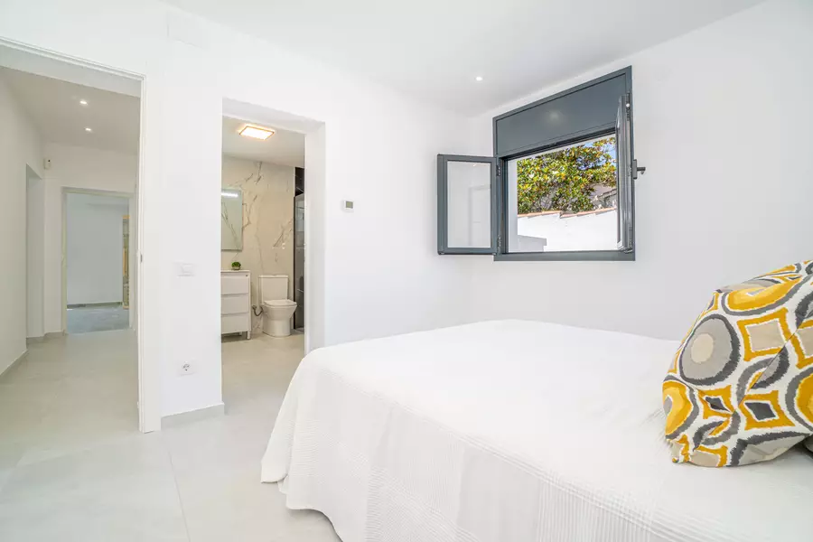 INVERSORES, Casa con 8 habitaciones, 6 baños, 2 piscinas y licencia turística.