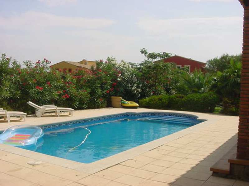 Peralada, luxosa casa en venda amb piscina i jardí