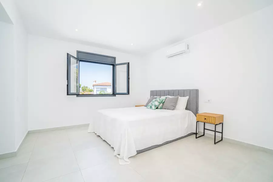 INVERSORES, Casa con 8 habitaciones, 6 baños, 2 piscinas y licencia turística.