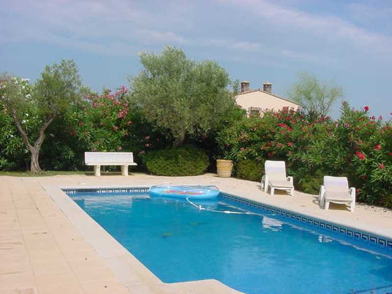 Peralada, luxose maison à vendre avec piscine et jardín