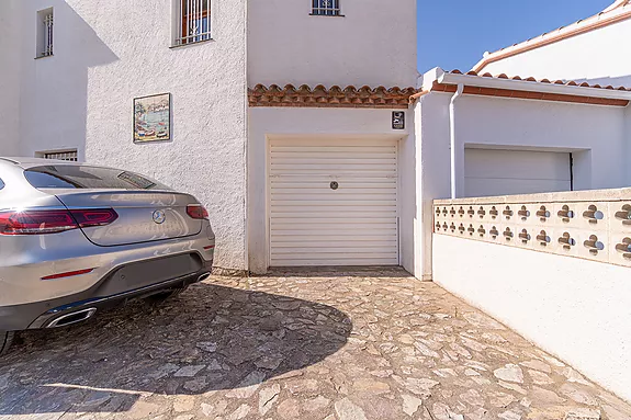 Encantadora casa en venta, ubicada en el Lago St. Maurici de Empuriabrava.