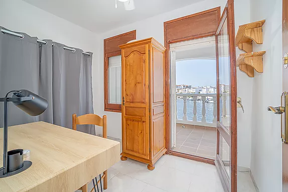 Encantadora casa en venta, ubicada en el Lago St. Maurici de Empuriabrava.