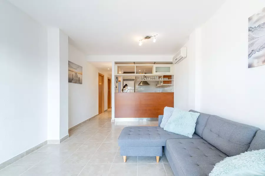 En venta. Hermoso apartamento con jardín privado y piscina comunitaria.