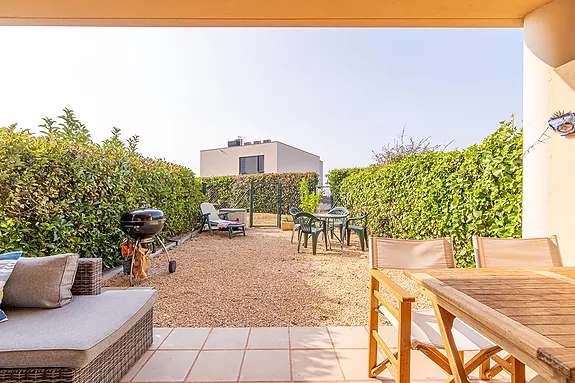 Zu verkaufen. Tolle wohnung mit privat Garten und Gemeinschaftspool