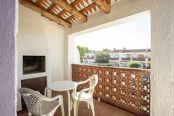 Apartment with community pool in Empuriabrava