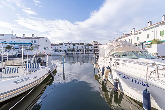 Empuriabrava, traditionell renoviertes Fischerhaus mit sensationellem Blick auf zwei private Häfen u