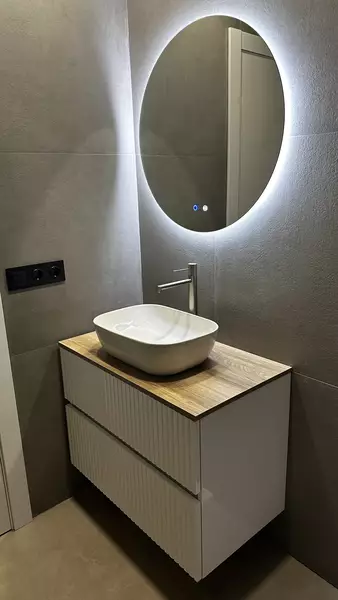 Casa moderna de luxe a Empuriabrava: Confort i Estil amb Hammam i piscina.