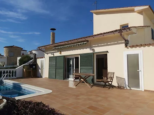 Casa de luxe amb piscina privada i amarrador a Empuriabrava.