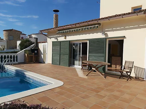 Luxury property with private pool and mooring in Empuriabrava.