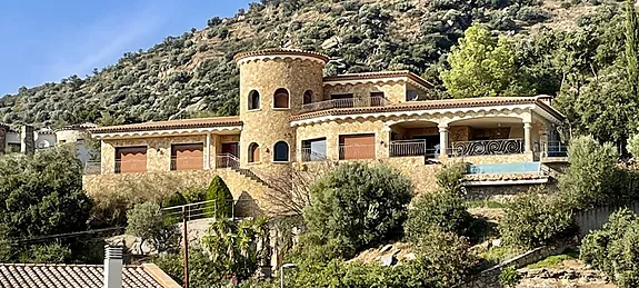 Magnífica casa con vistas espectaculares a la bahía de Roses