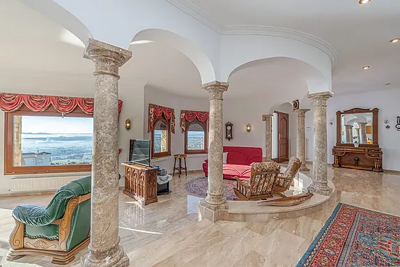 Magnificent house with spectacular views of the Bay of Roses