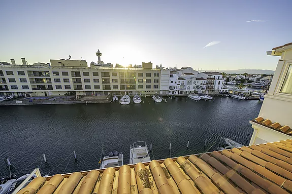 Hermoso apartamento a 350 m de la playa, Empuriabrava. ¡ Descúbrelo!