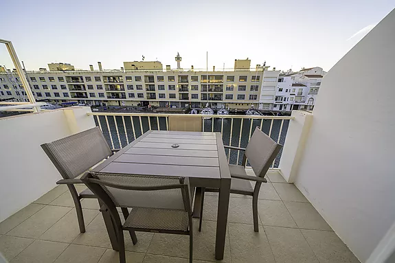 Hermoso apartamento a 350 m de la playa, Empuriabrava. ¡ Descúbrelo!