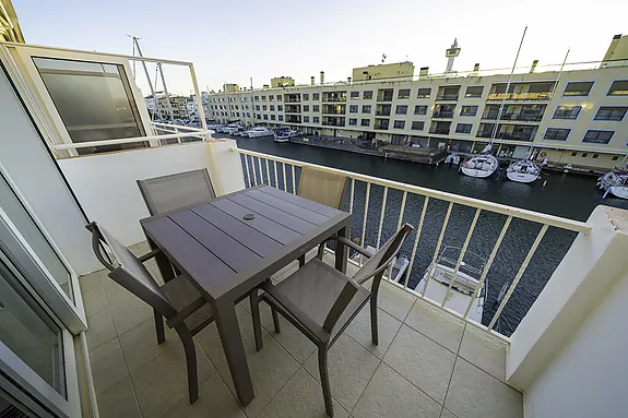 Hermoso apartamento a 350 m de la playa, Empuriabrava. ¡ Descúbrelo!