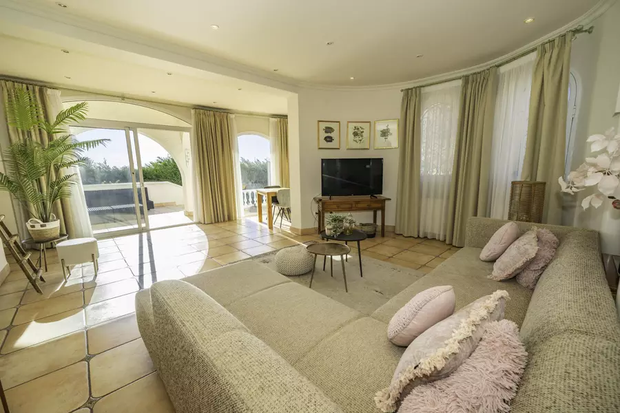 En venta: ¡Casa de lujo en Roses con vistas al mar y una zona exterior espectacular!