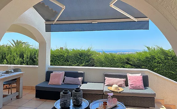 En venta: ¡Casa de lujo en Roses con vistas al mar y una zona exterior espectacular!