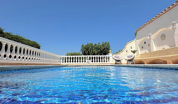 Zum Verkauf: Luxuriöses Haus in Roses mit Meerblick und spektakulärem Außenbereich!!!